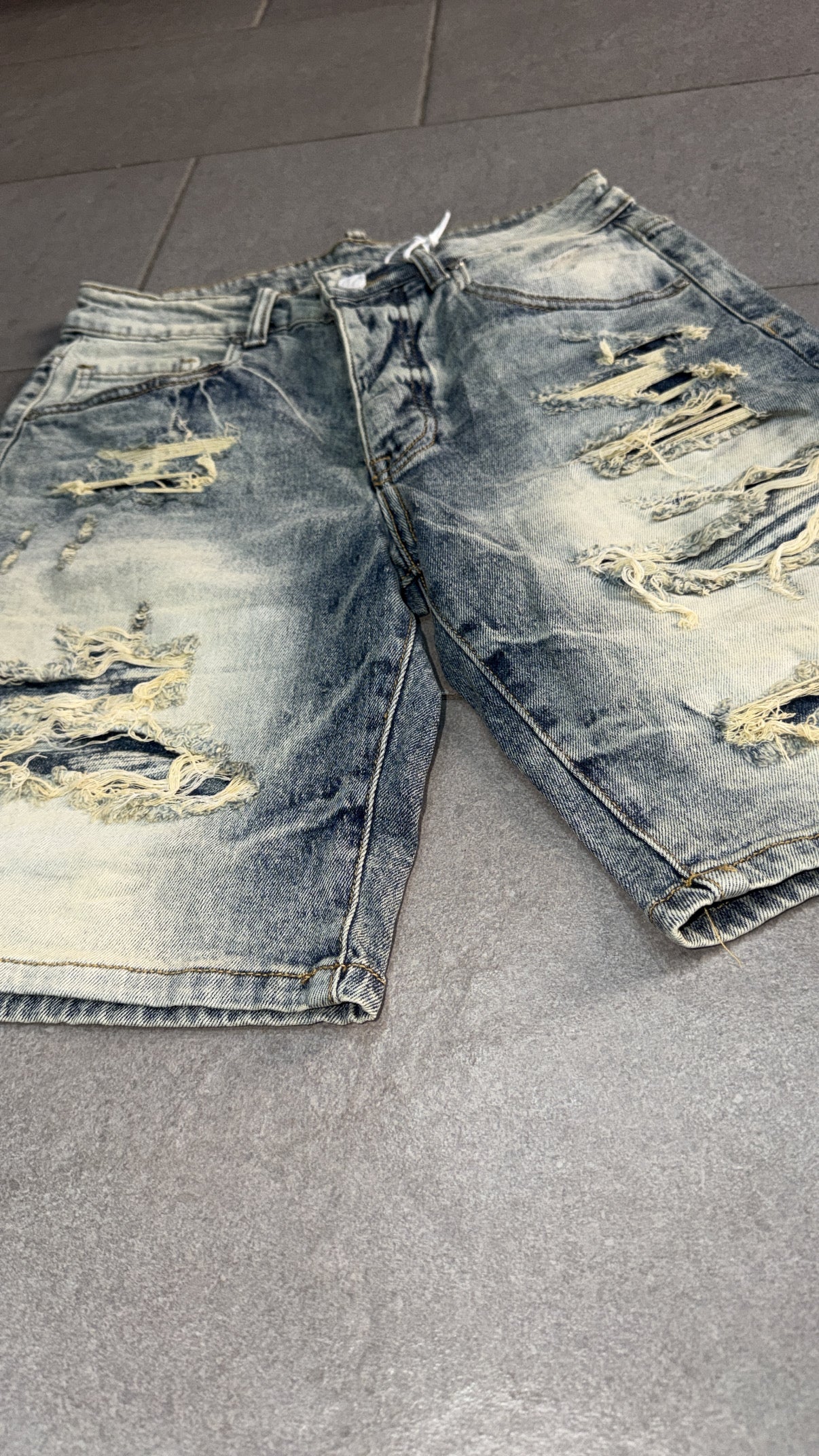 SHORT TORN