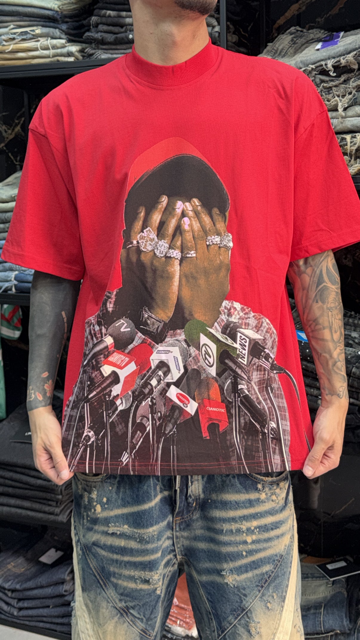 T-SHIRT BLACK MAN RED