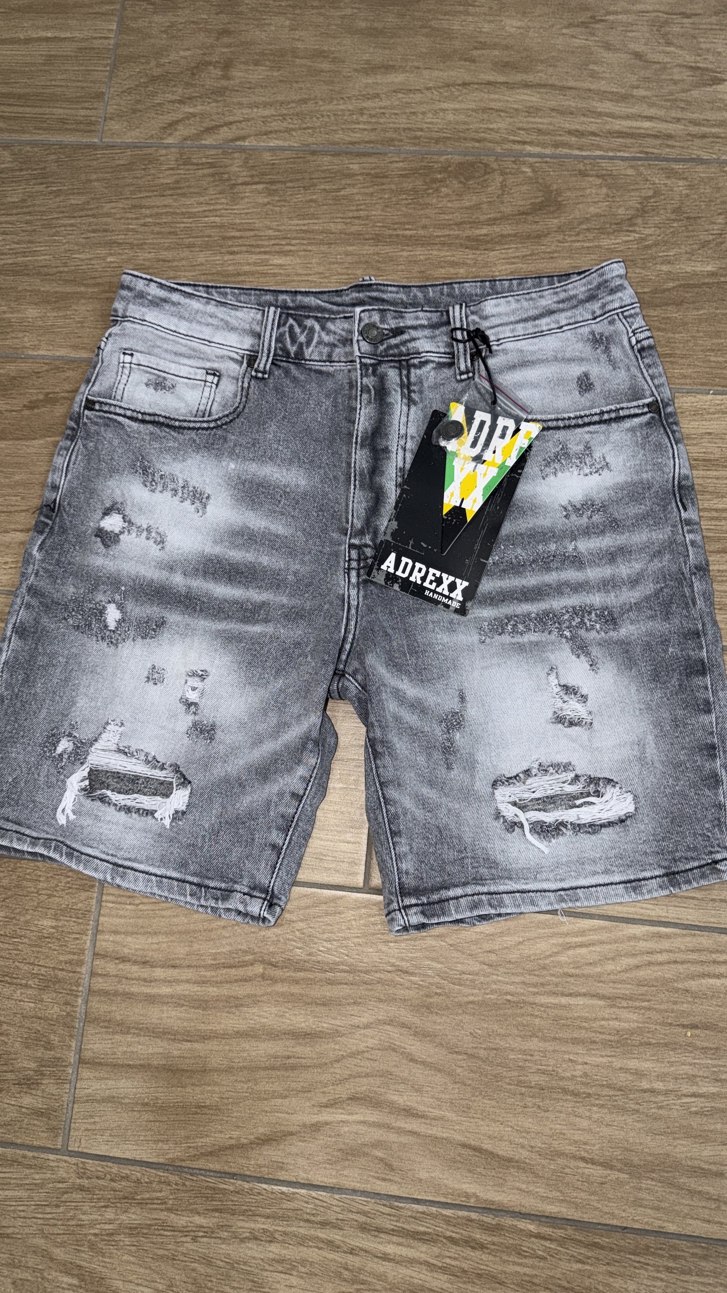 SHORT GRAY