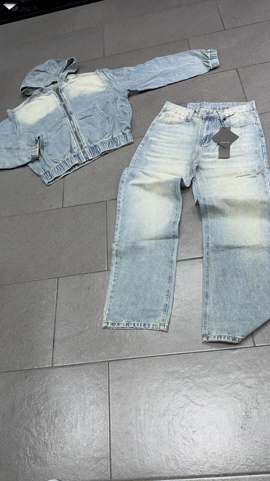 cordinato di jeans azzurro sabbiato