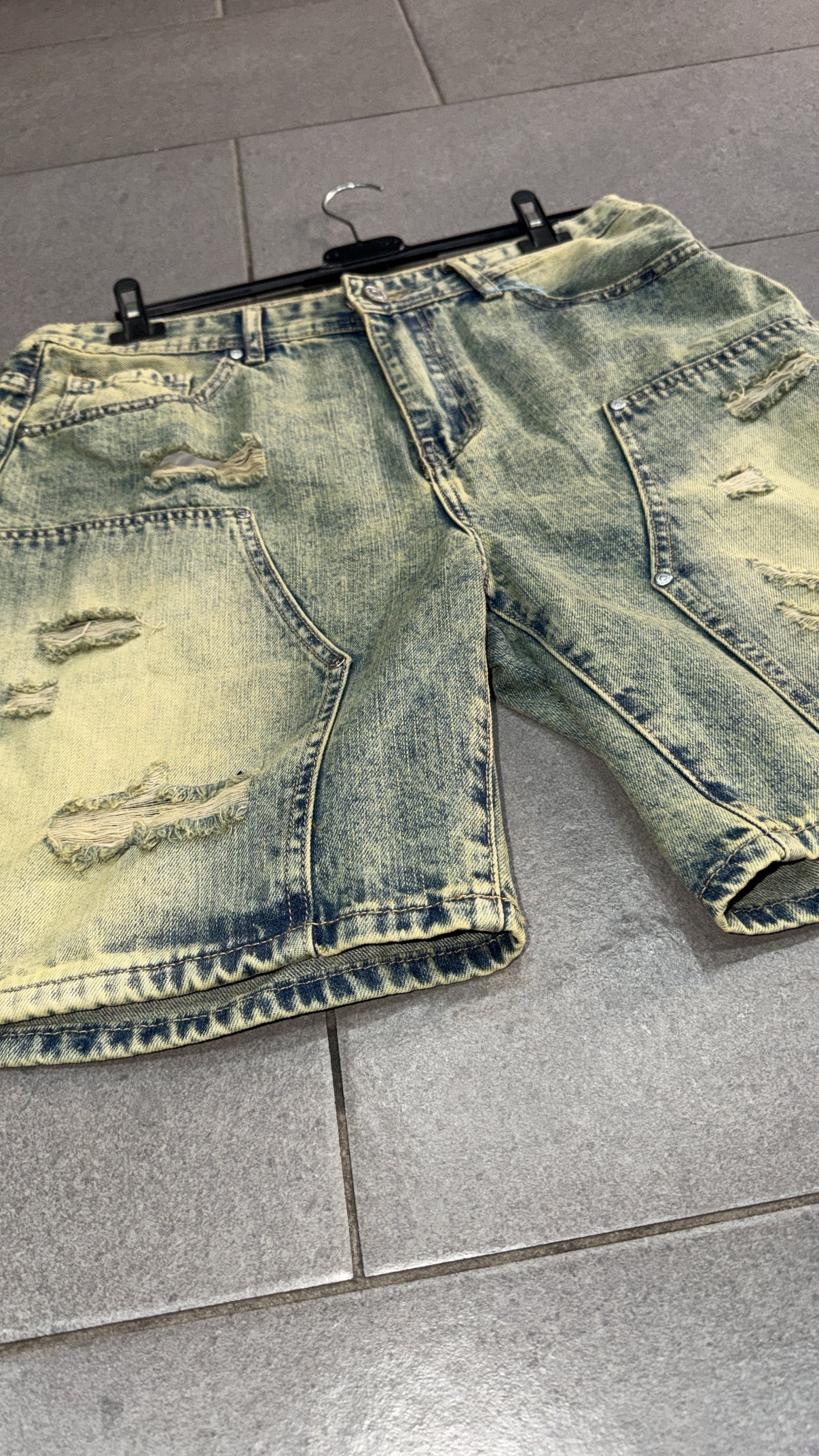 SHORT SHADED YELLOW